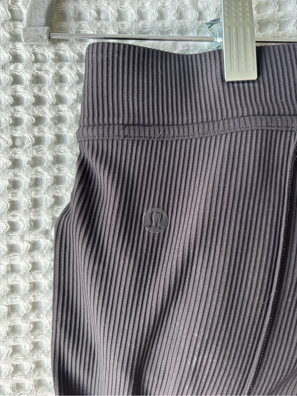 lululemon true black high rise/straight leg ribbed pants - Picture 7 of 7